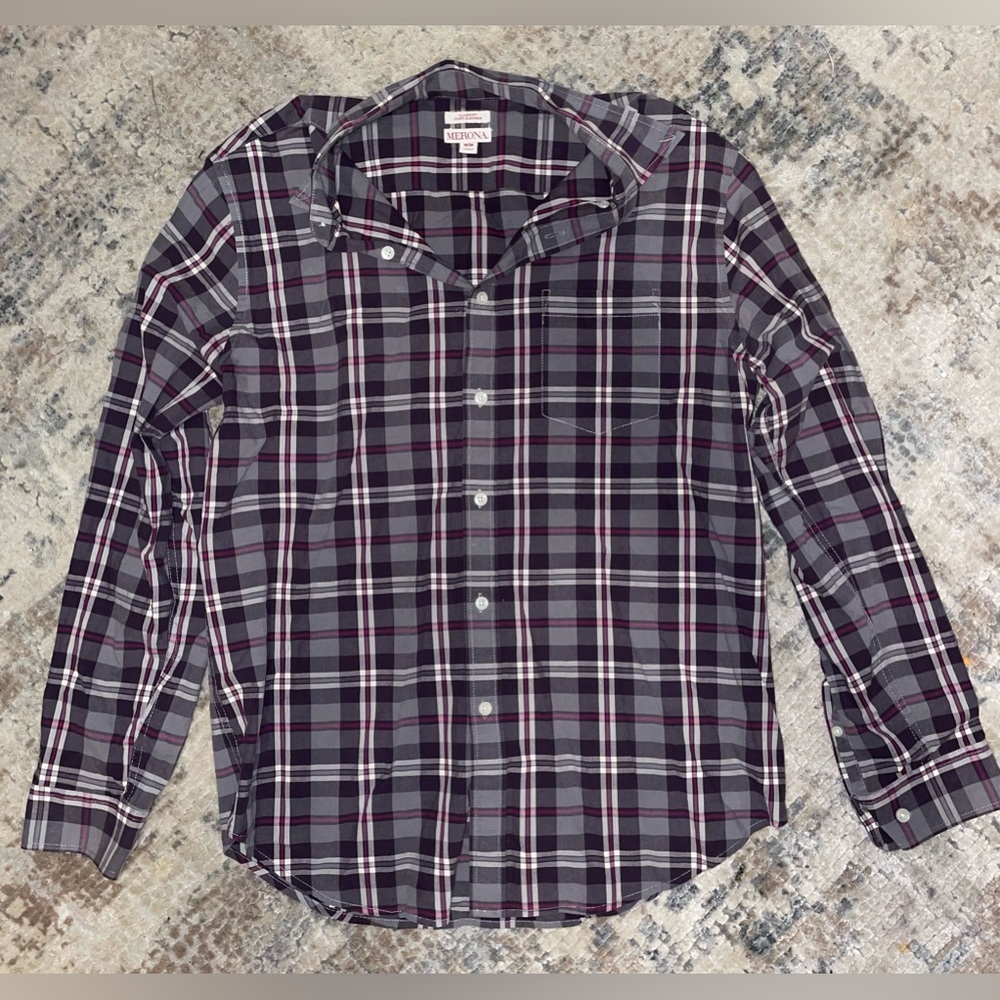 Merona classic fit button down shirt size medium